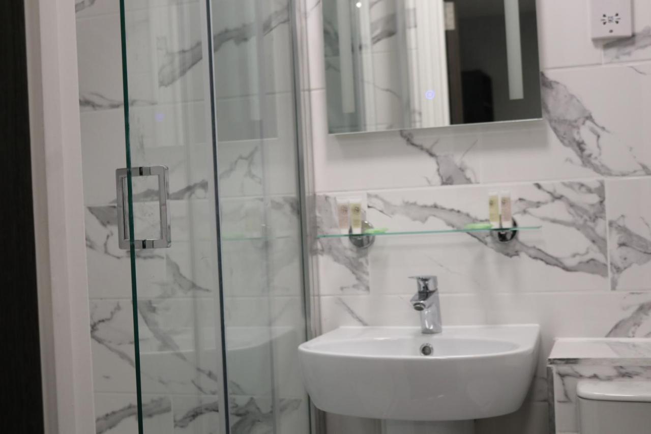 Blue Sapphire Hotel Илфорд Экстерьер фото