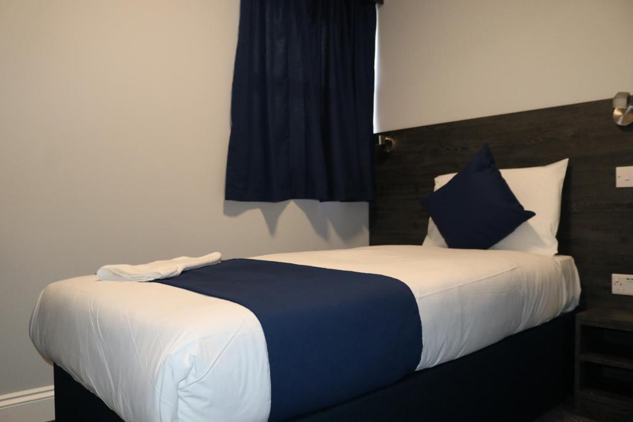 Blue Sapphire Hotel Илфорд Экстерьер фото